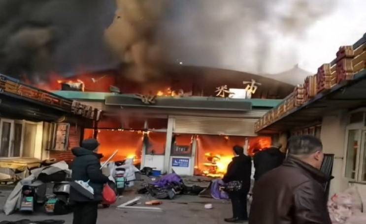 8 dead, 15 injured in north China market fire