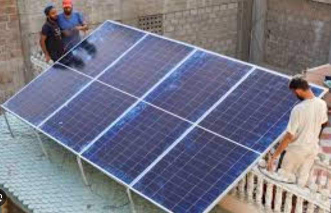 100,000 Punjab households to get solar panels for free