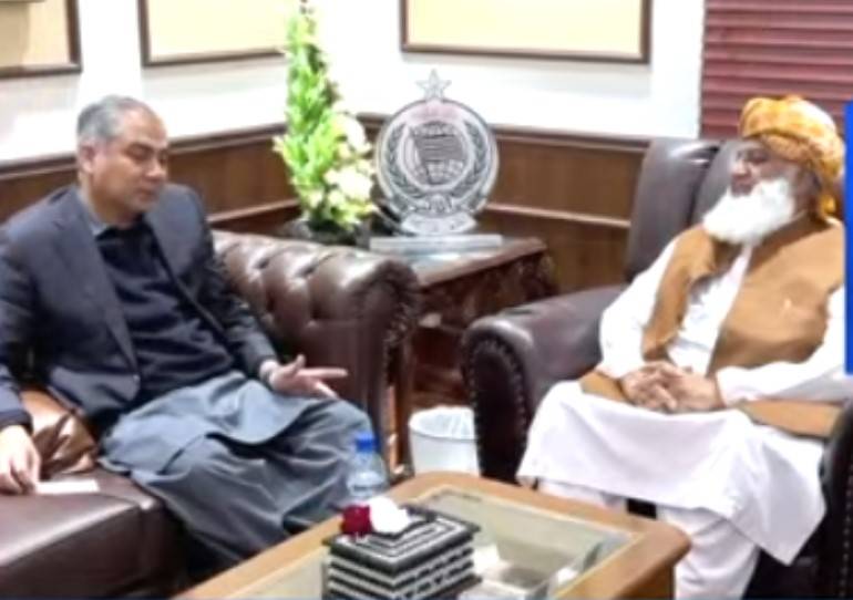 Mohsin Naqvi briefs Maulana Fazl on peace efforts in Kurram