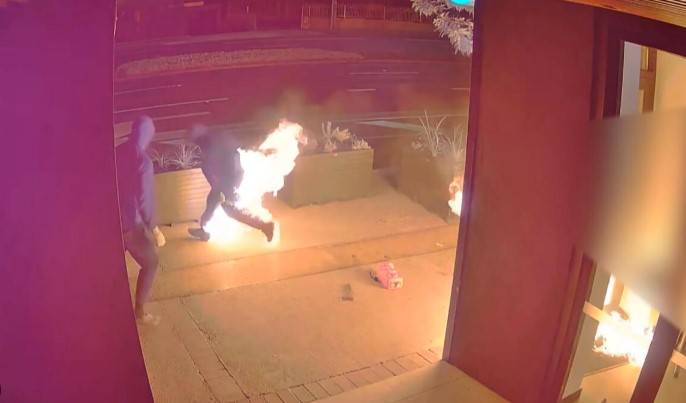 Bungling arsonist in Australia sets pants on fire