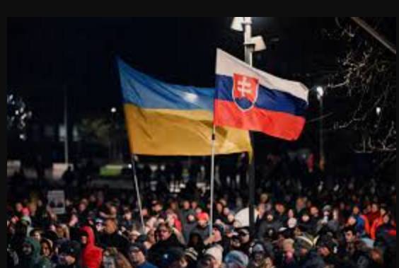 Thousands rally against Slovakia seeking closer Russia ties