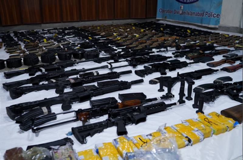 Tarnol Police seize large cache of heavy weapons being transported from KP to Islamabad