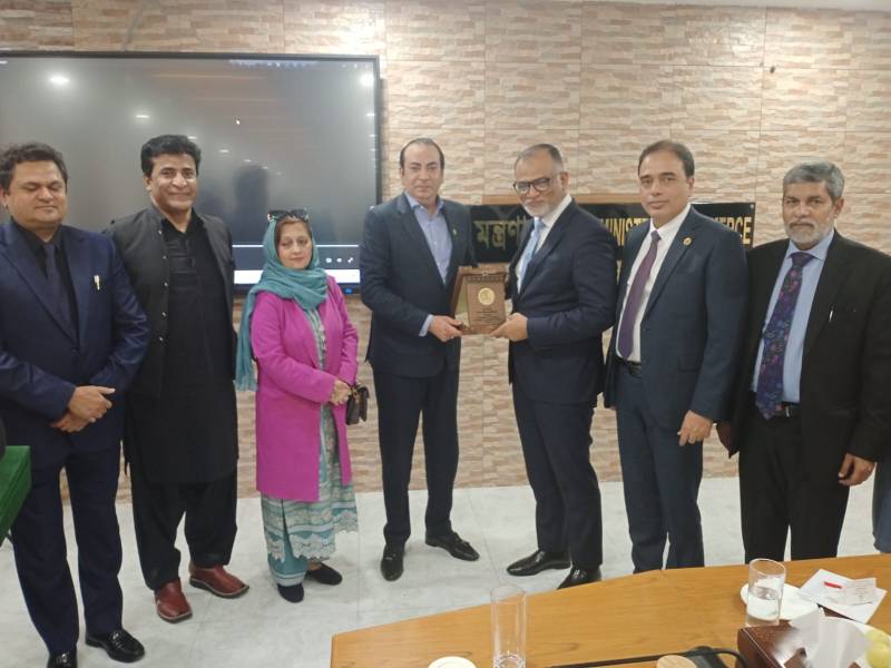 Pakistani delegation in Dhaka discusses ways to enhance bilateral trade