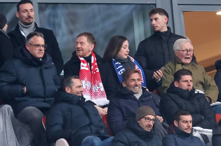 Leipzig thump Bremen as new Red Bull boss Klopp watches on