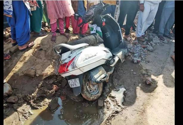 Girl student dies after truck crushes her bike in Lahore 