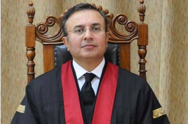 Justice Mansoor summons SC Registrar for non-compliance of directive