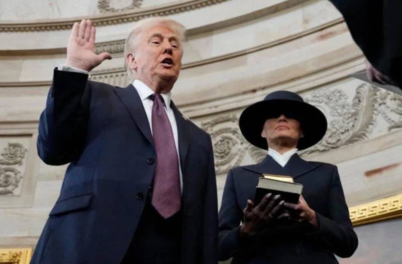 Trump did not place his hand on Bible at inauguration