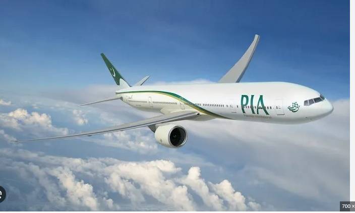 Two airhostesses among five PIA crew caught smuggling iPhones 