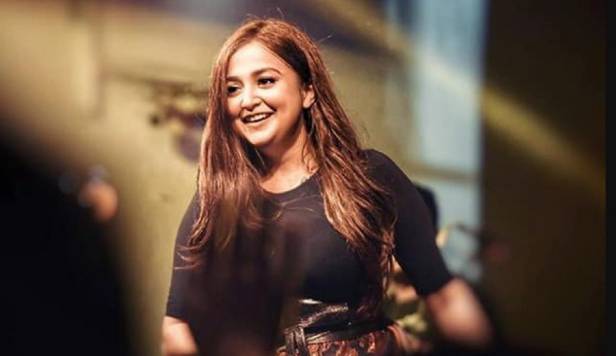 Monali Thakur rushed to hospital after BREATHLESSNESS in mid-show