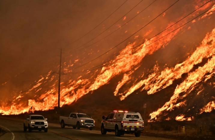 Mass evacuations after explosive new fire erupts near Los Angeles