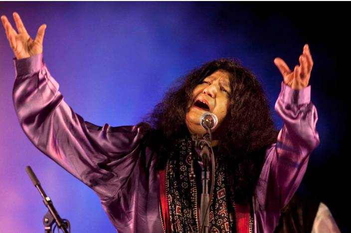 Abida Parveen’s team shares health update after her attendance on wheelchair at Qatar event