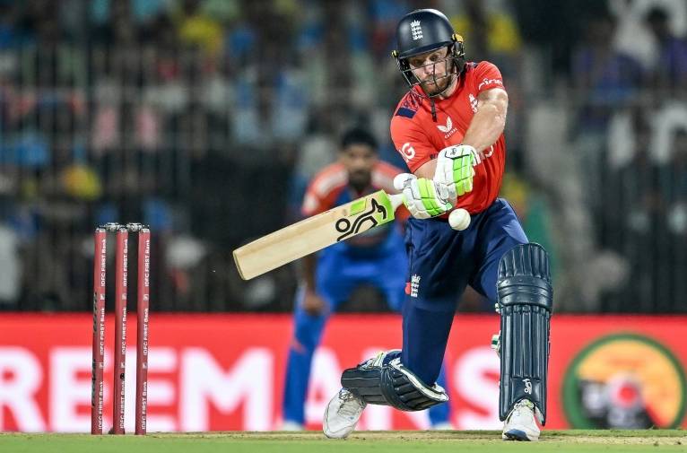 Buttler, Carse lead England to 165-9 in second T20 against India