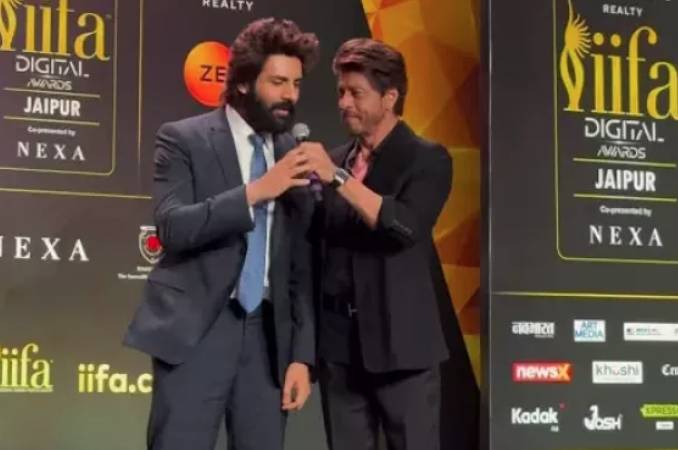 Shah Rukh Khan and Kartik Aaryan share stage at IIFA 2025 pre-event 