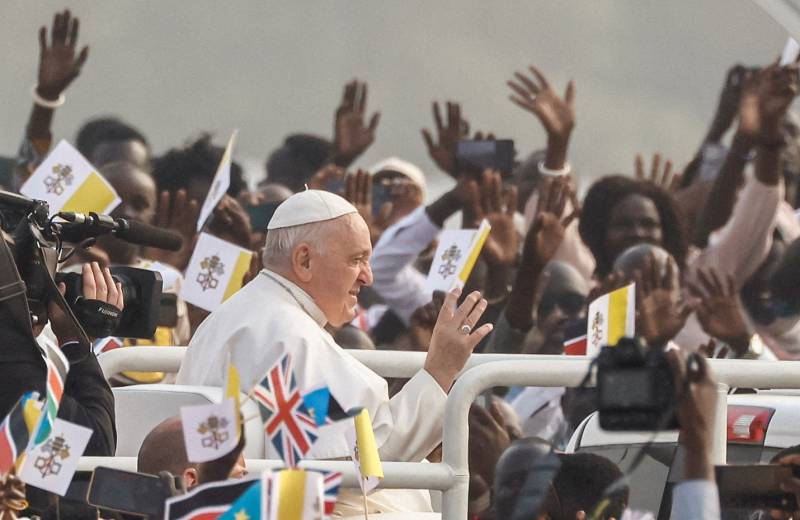 Pope cites 'horror' of Holocaust, Sudan tragedy