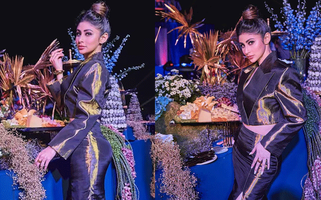 Bollywood’s glam queen Mouni Roy rocks chic black look!