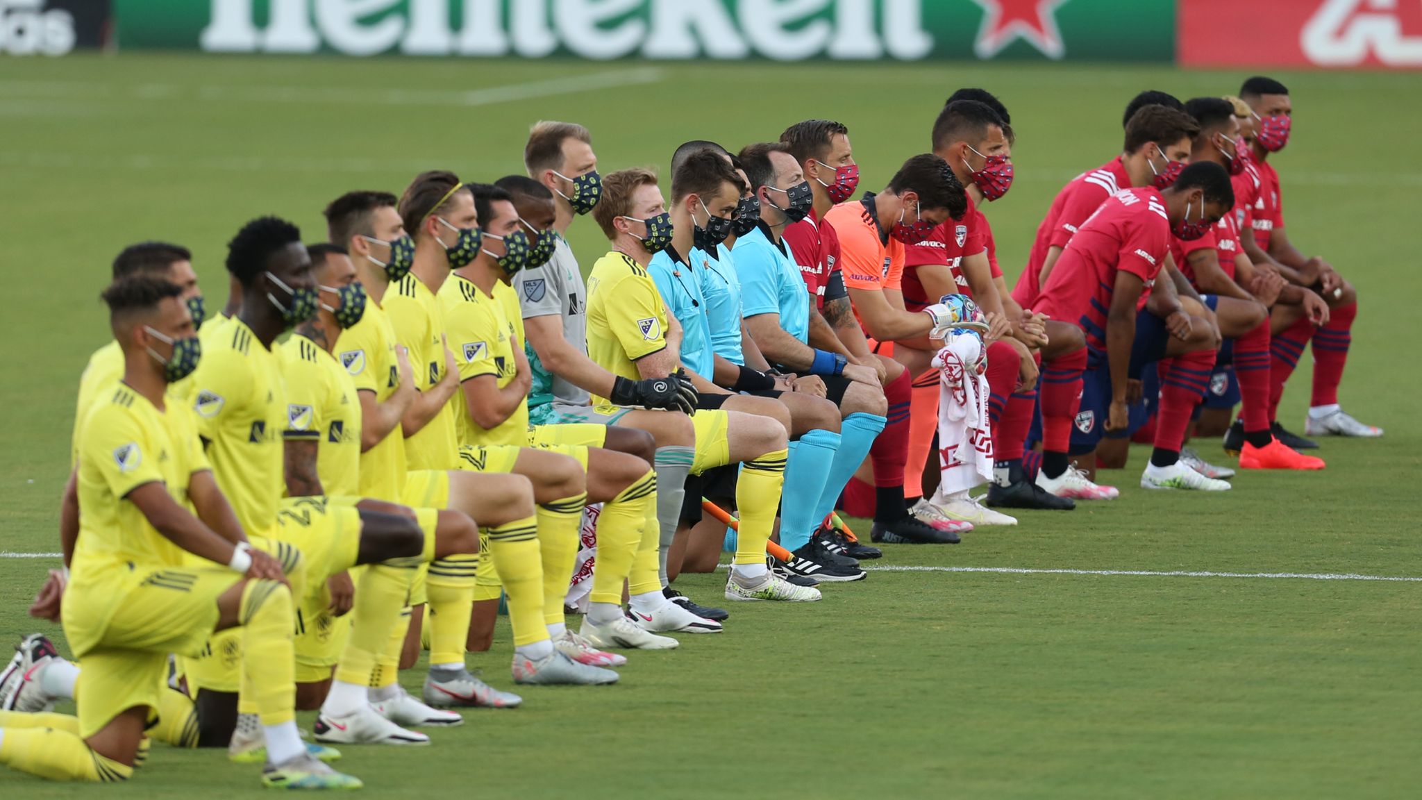 english-championship-game-overshadowed-by-booing-as-players-take-knee